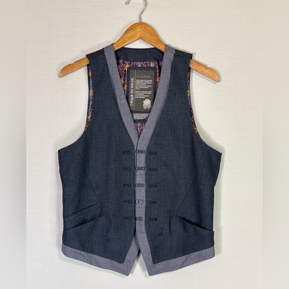 Cirque Du Soleil Chic Collection Gray Vest Button Front Men’s M